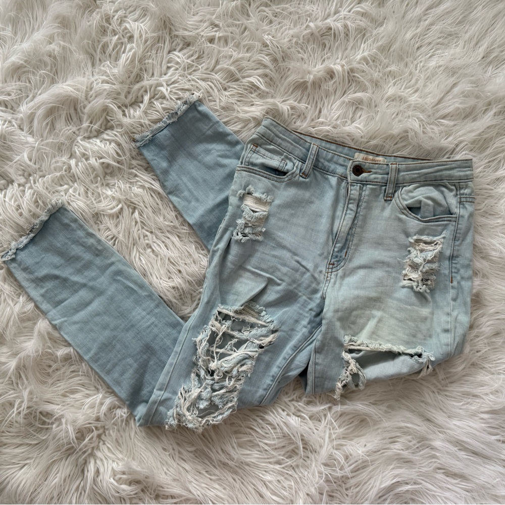 Distressed Light Blue Women's Jeans - FASHION NOVA